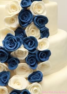 Blue-White-Roses-Wedding-Cake-2